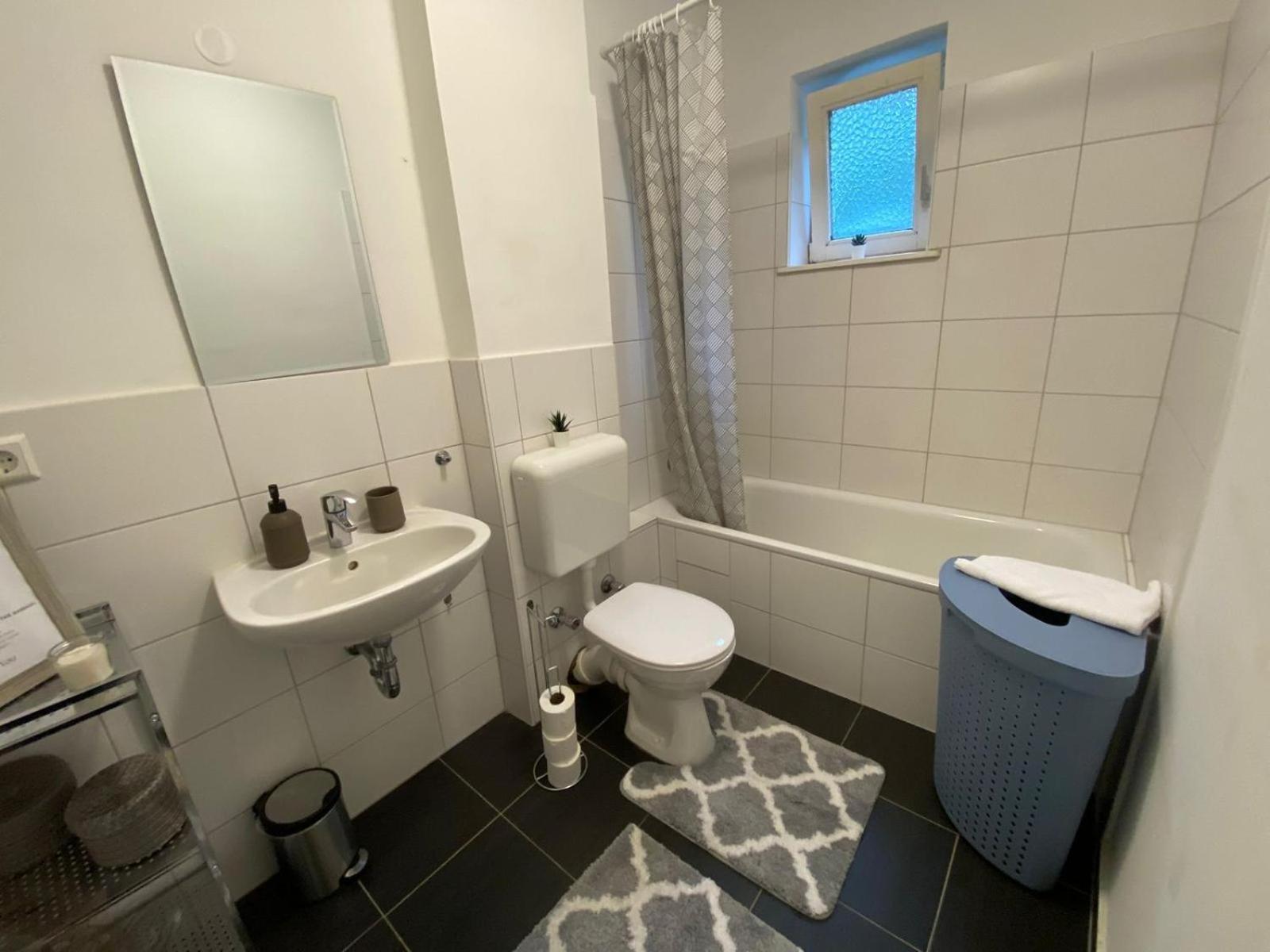 Zentrale 3-Zimmer Wohnung Mit Balkon - Perfekt Fuer Monteure Und Familien Neumünster Zewnętrze zdjęcie