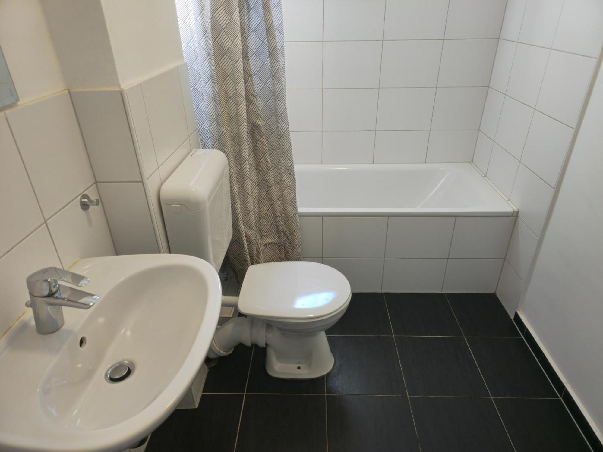 Zentrale 3-Zimmer Wohnung Mit Balkon - Perfekt Fuer Monteure Und Familien Neumünster Zewnętrze zdjęcie